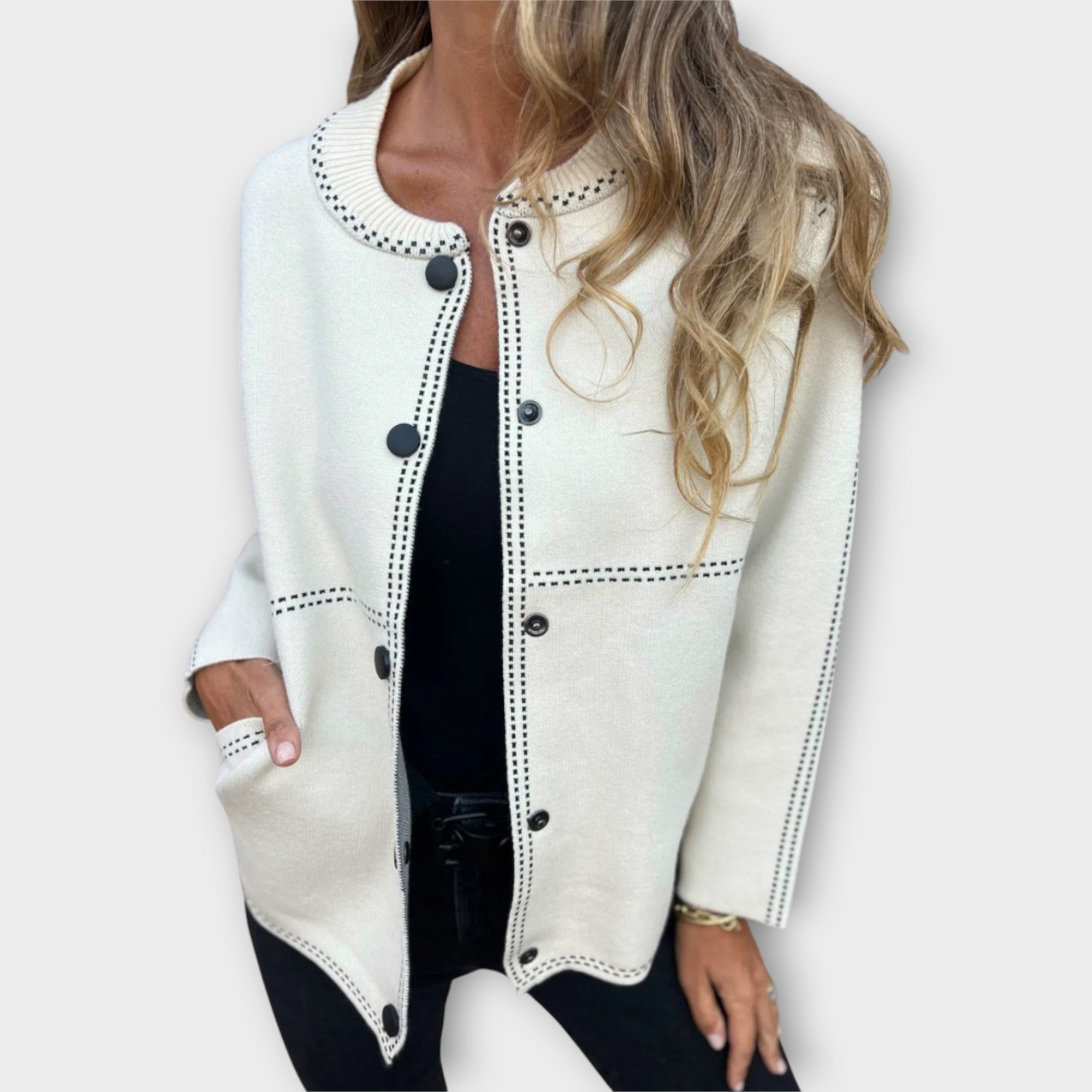 Liis | Elegantná bunda s subtílnymi detailmi